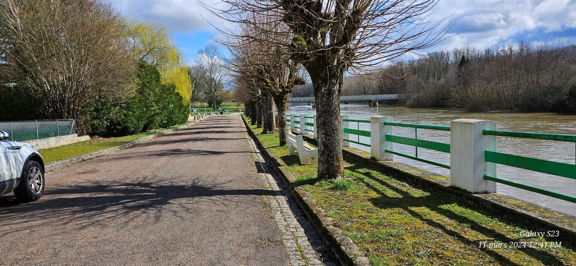 Pavillon Avec Jardin Clos Au Bord De L'Yonne Coulanges-sur-Yonne Eksteriør billede