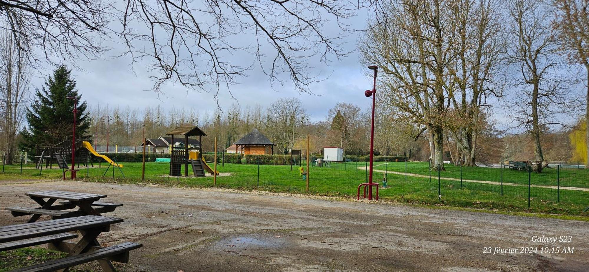 Pavillon Avec Jardin Clos Au Bord De L'Yonne Coulanges-sur-Yonne Eksteriør billede